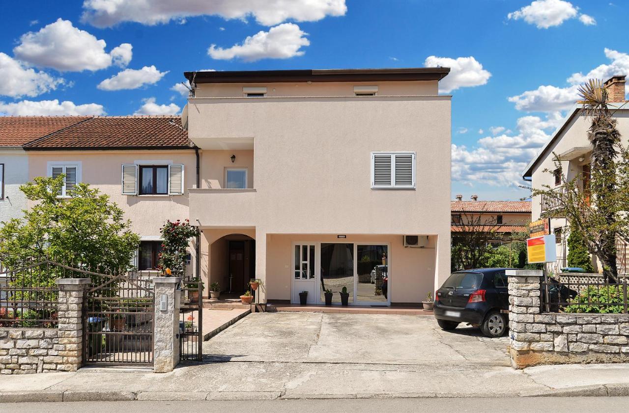 Apartments Milka 2074 Porec Esterno foto