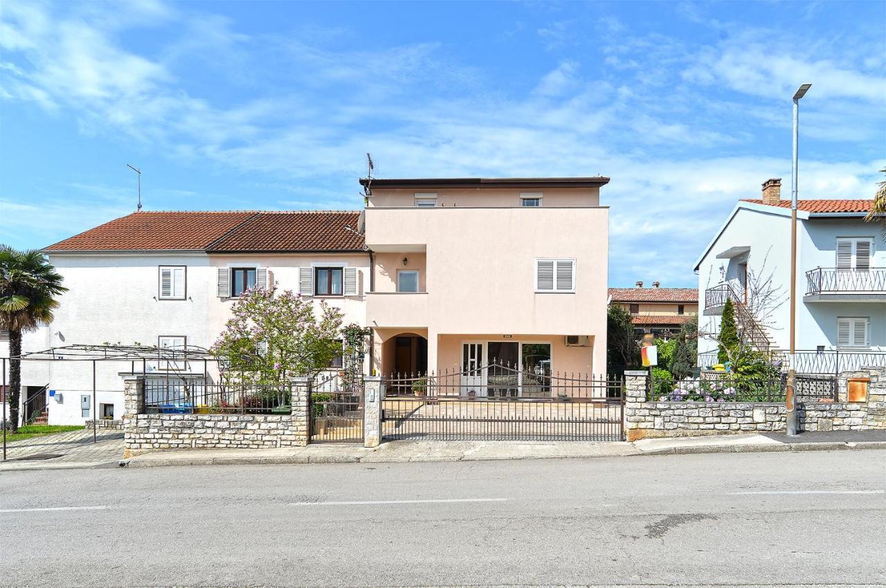 Apartments Milka 2074 Porec Esterno foto
