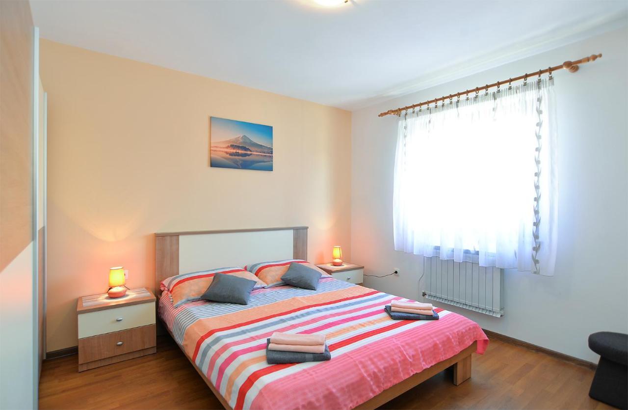 Apartments Milka 2074 Porec Esterno foto