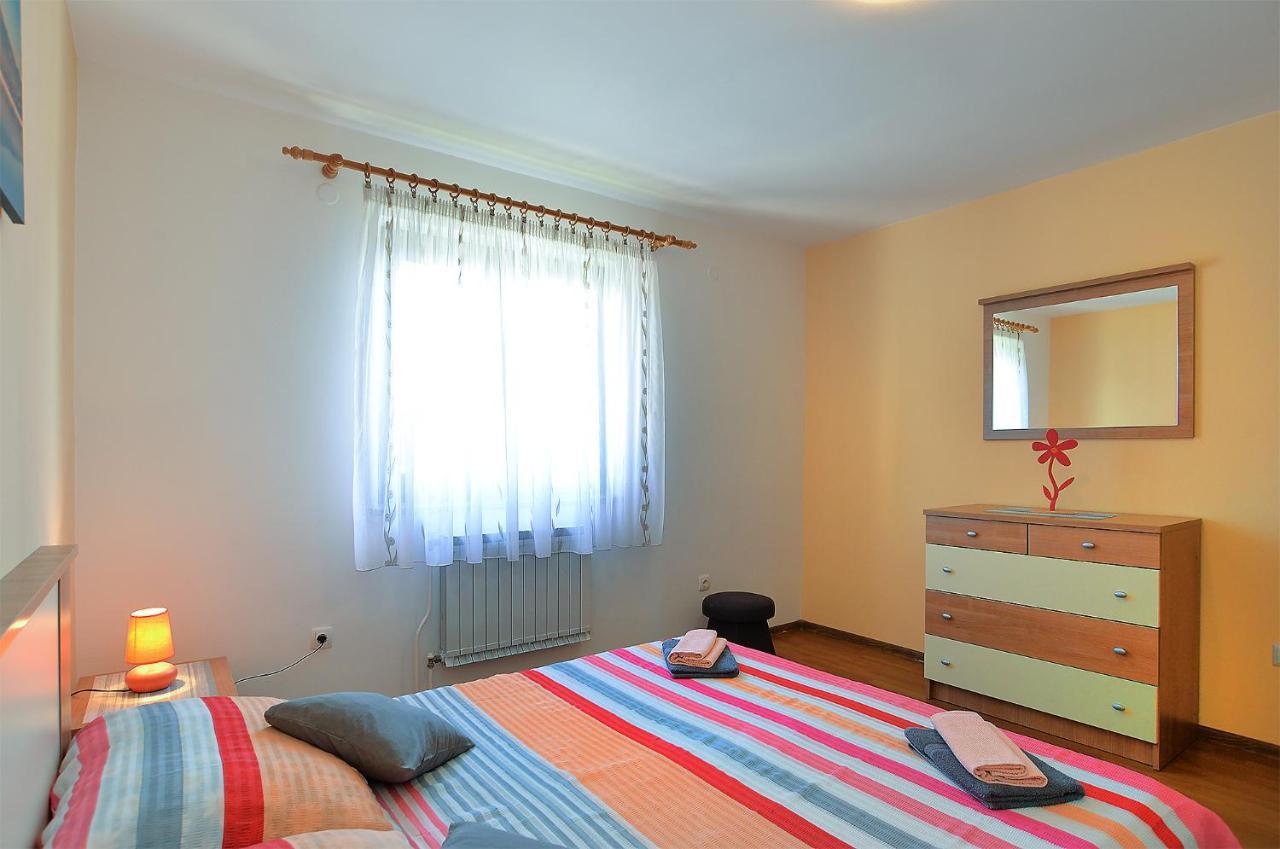 Apartments Milka 2074 Porec Esterno foto