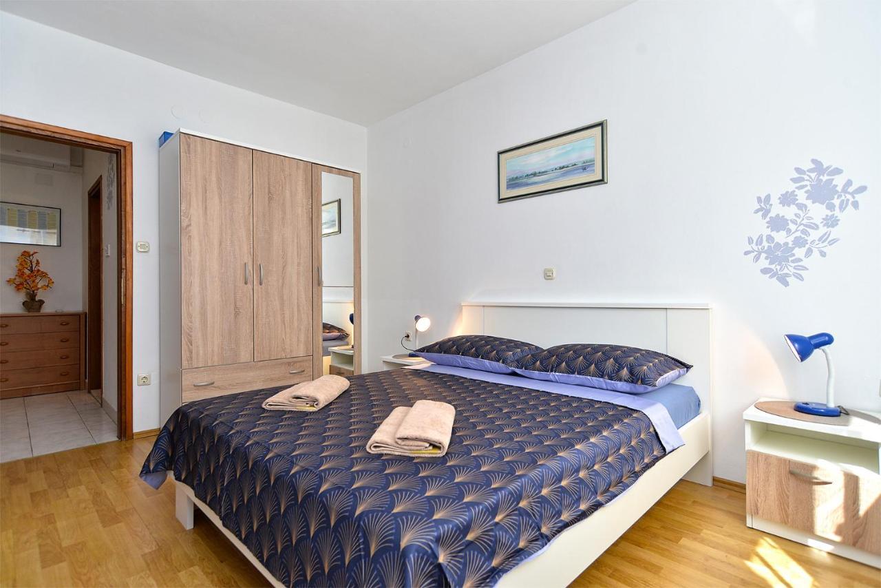 Apartments Milka 2074 Porec Esterno foto