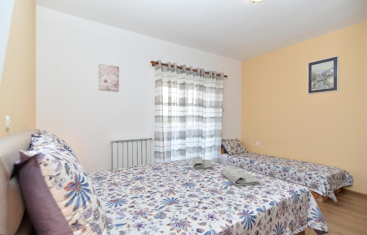 Apartments Milka 2074 Porec Esterno foto