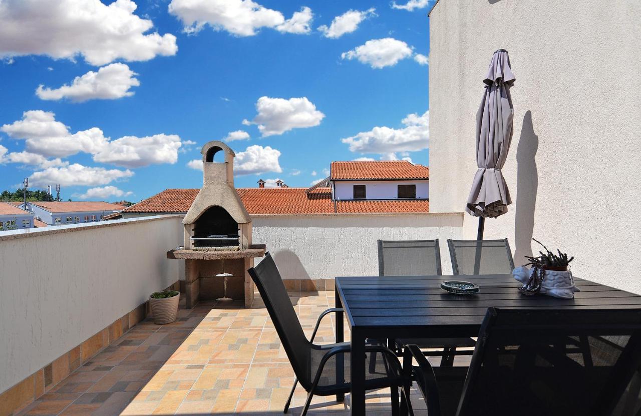 Apartments Milka 2074 Porec Esterno foto