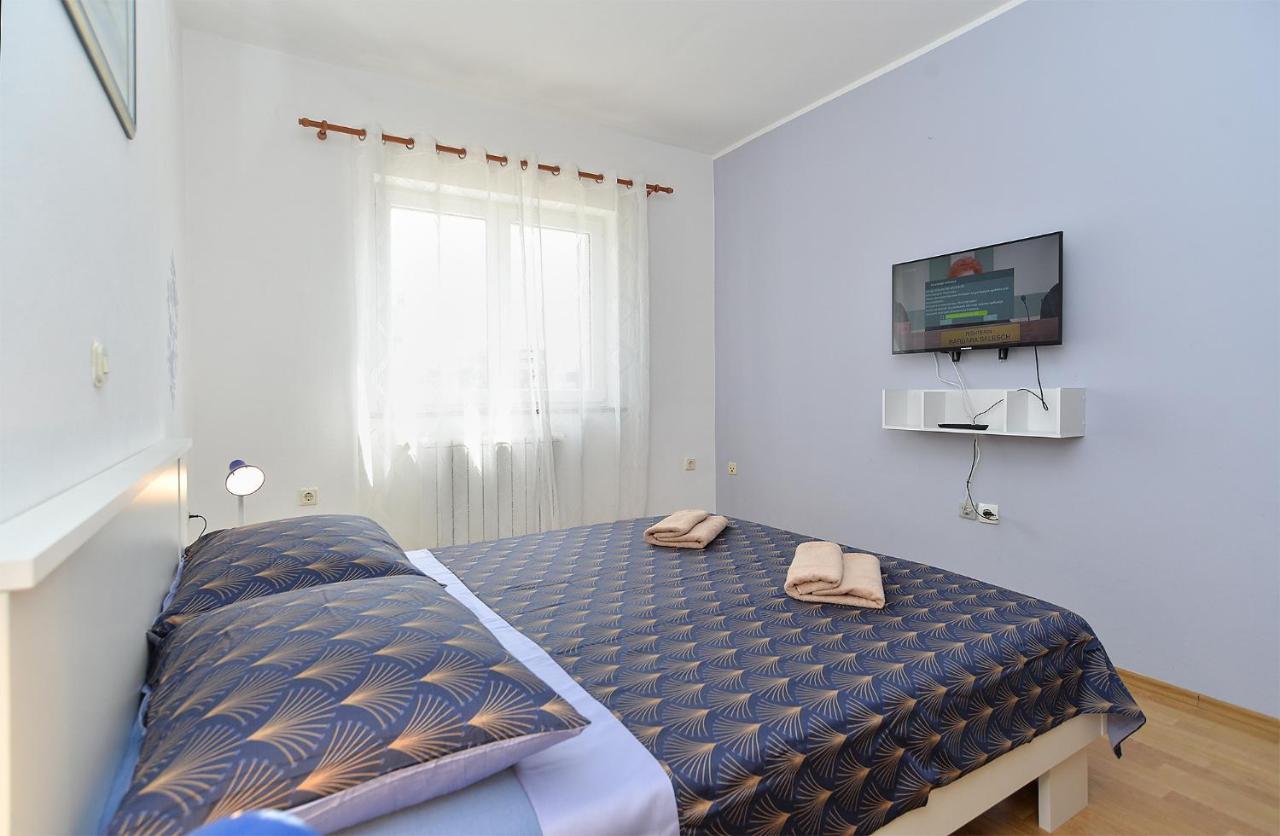 Apartments Milka 2074 Porec Esterno foto