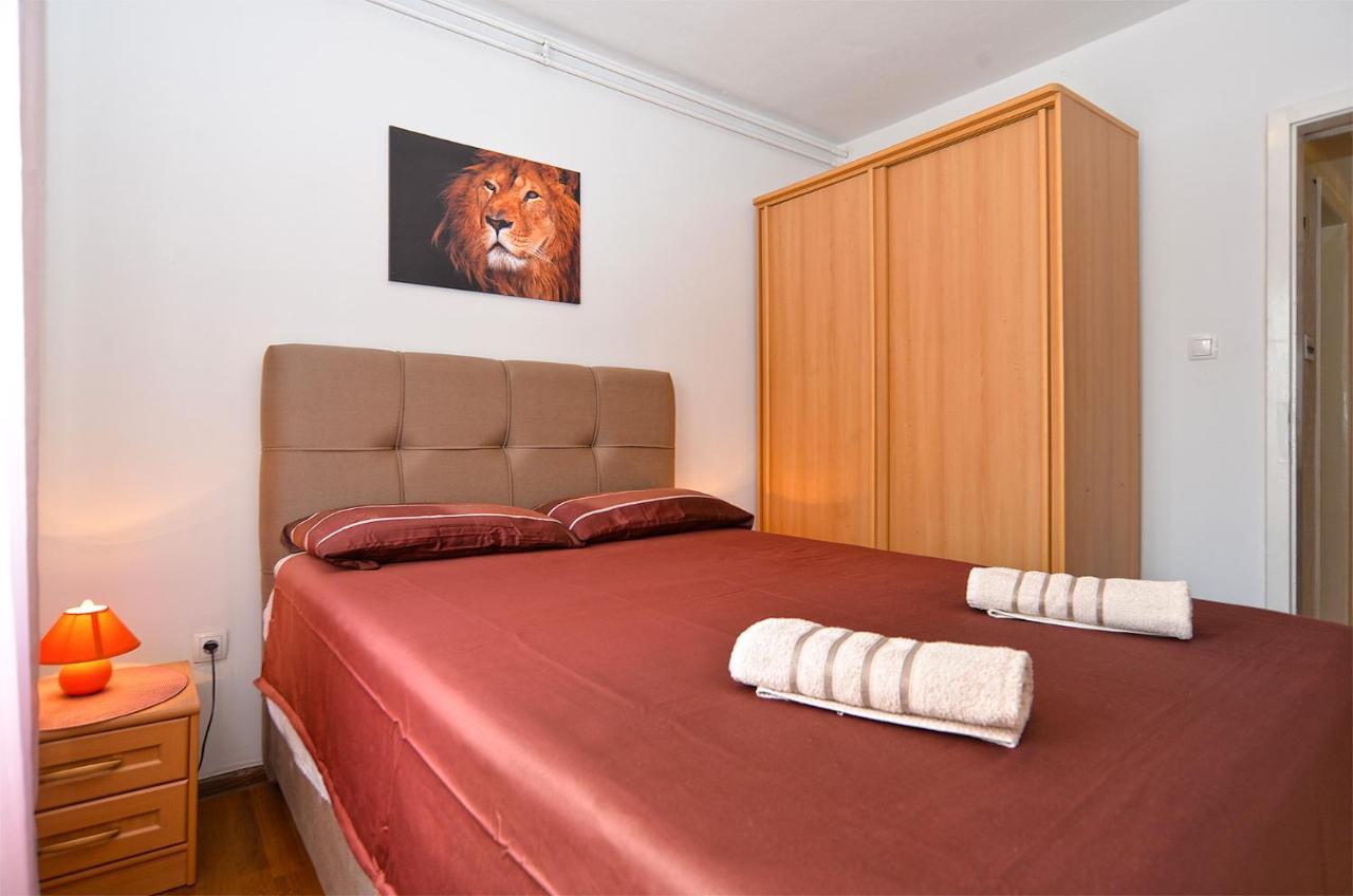 Apartments Milka 2074 Porec Esterno foto