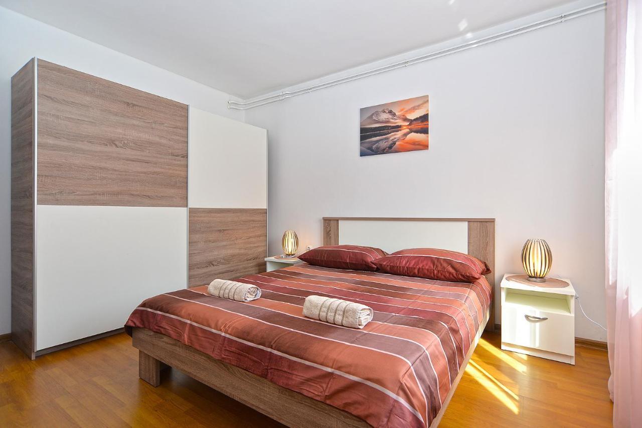 Apartments Milka 2074 Porec Esterno foto