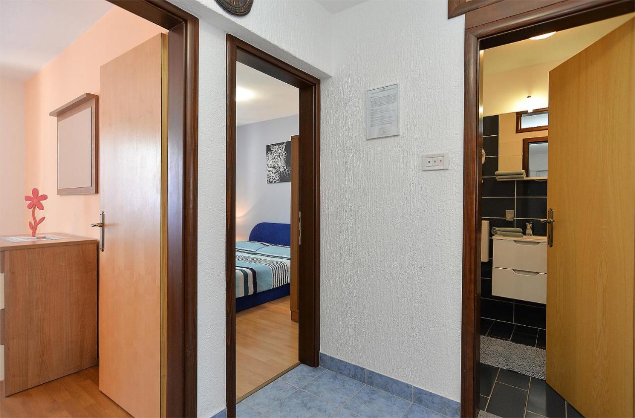 Apartments Milka 2074 Porec Esterno foto