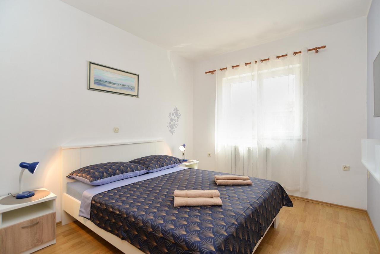 Apartments Milka 2074 Porec Esterno foto